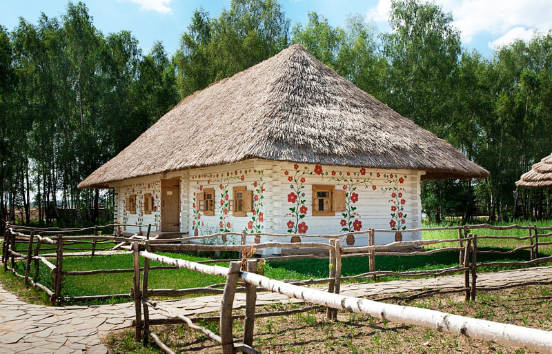 Подольская хата на украинском хуторе в ЭТНОМИРе