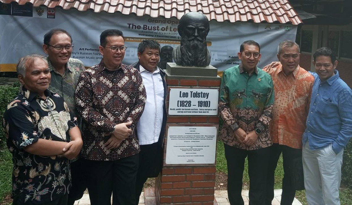 Панно «Циолковский, Королёв, Гагарин» передано в дар Вьетнаму