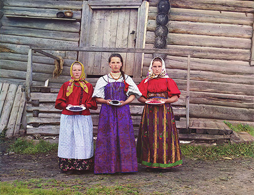 Молодые русские крестьянки недалеко от реки Шексна. 1909. Фото Сергея Михайловича Прокудина-Горского