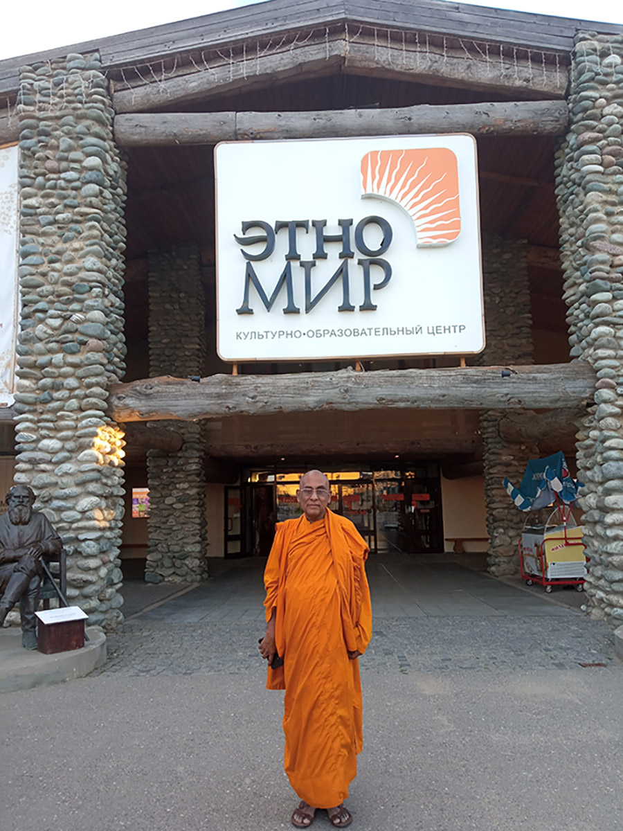 Лидер шри-ланкийских буддистов Паллеканде Ратанасара Маха Тхеро посетил ЭТНОМИР