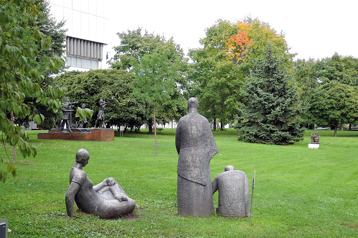 Скульптуры в парке «Музеон»