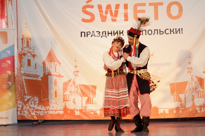Ярославский ансамбль песни и танца «Польские Квяты» продемонстрировал пластичность танцев