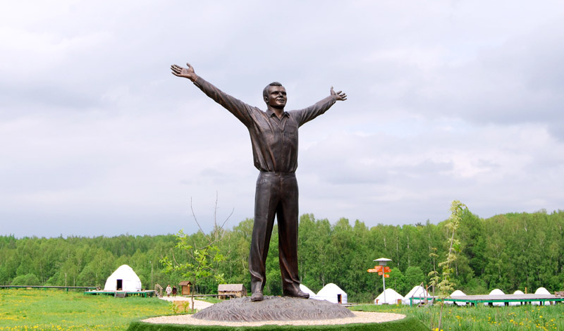 Памятник Ю.А.Гагарину в ЭТНОМИРе