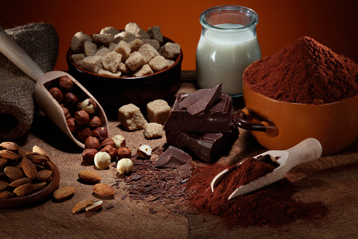 Шоколад вещества. Возникновение шоколада. Какао шоколад. Шоколадные истории. Шоколад и какао продукты.