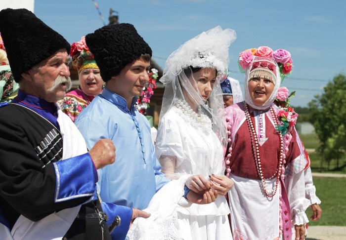 Постановка знаменитого обряда «Выкуп невесты»