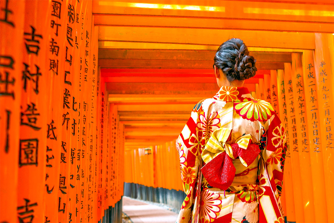 Настоящее кимоно изготавливается без применения каких-либо роботизированных механизмов