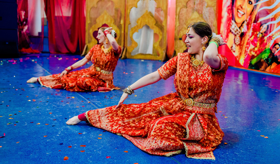 Индийские танцы на Празднике этнической моды и танца