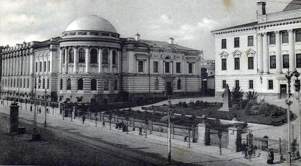 Здание университета на углу Большой Никитской и Моховой