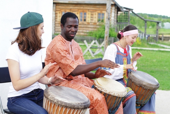 Мастер-класс по игре на африканских барабанах