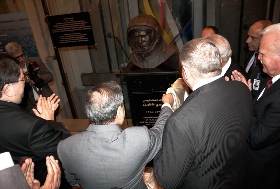 В Аммане в честь 55-летия первого полета человека в космос открыт бюст Юрия Гагарина