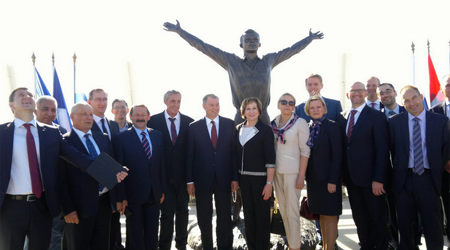 Памятник первому космонавту Земли установлен на мосту имени Юрия Гагарина в Монпелье
