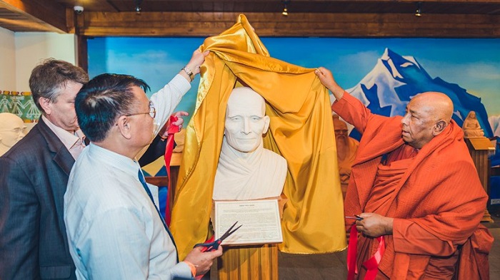 Церемония открытия бюста Преподобного Мингуна Саядо