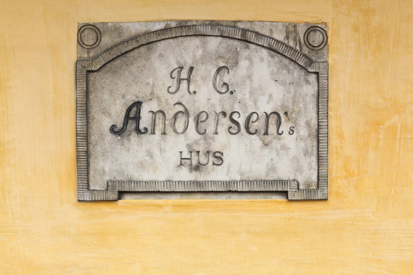 Табличка на доме музея Андерсена