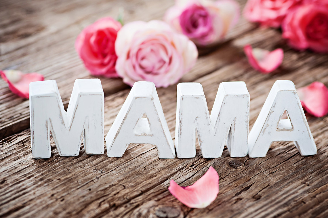 9 конкурсов для мам на День матери в школе: смешные и познавательные