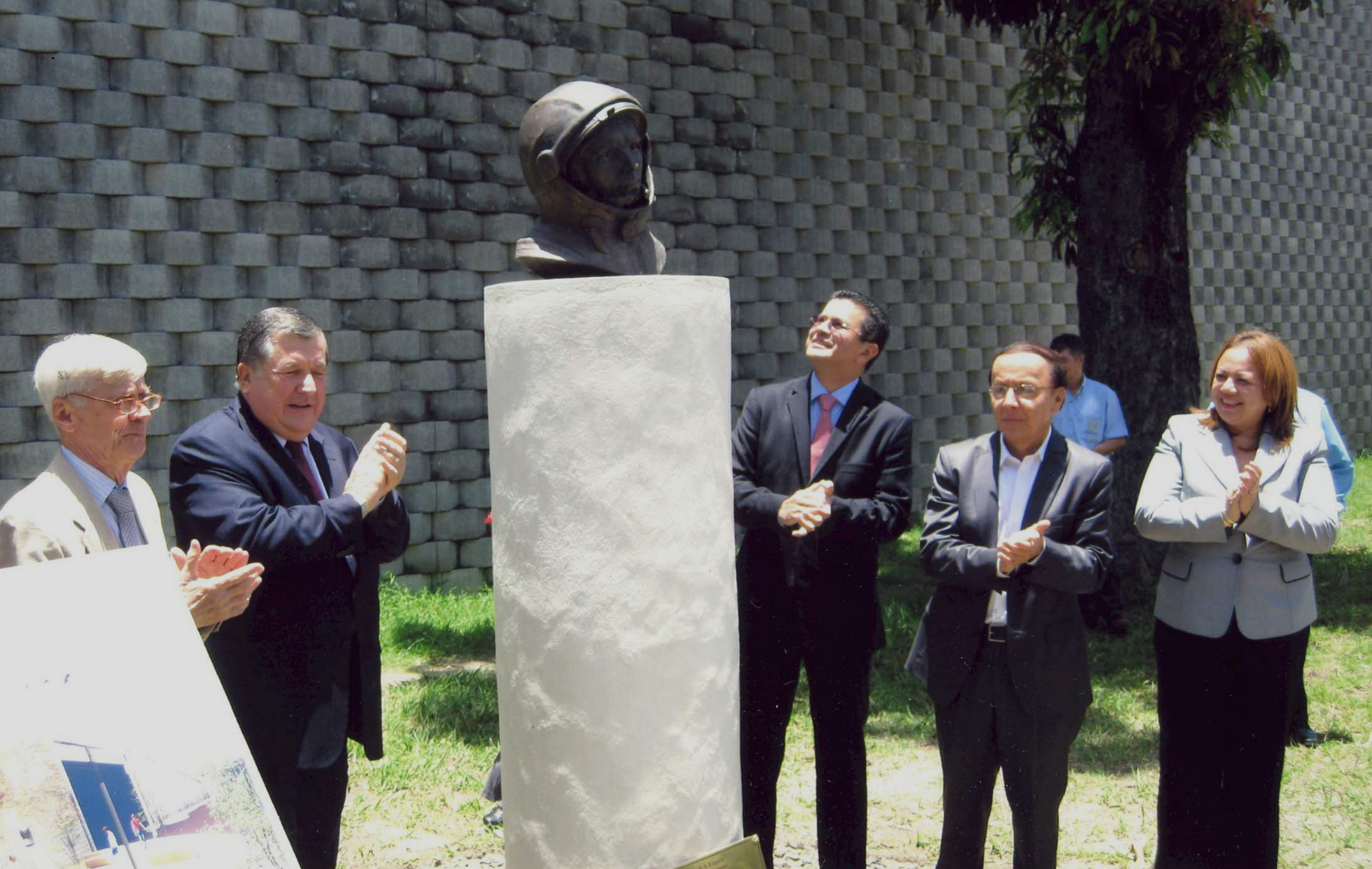 В Сальвадоре появился памятник Гагарину