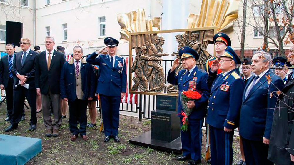Открытие скульптурной композиции «Встреча на Эльбе» в Москве